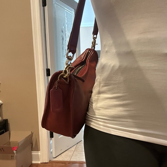 Vintage Large Coach Swinger Purse in Wine - Picture 7 of 7